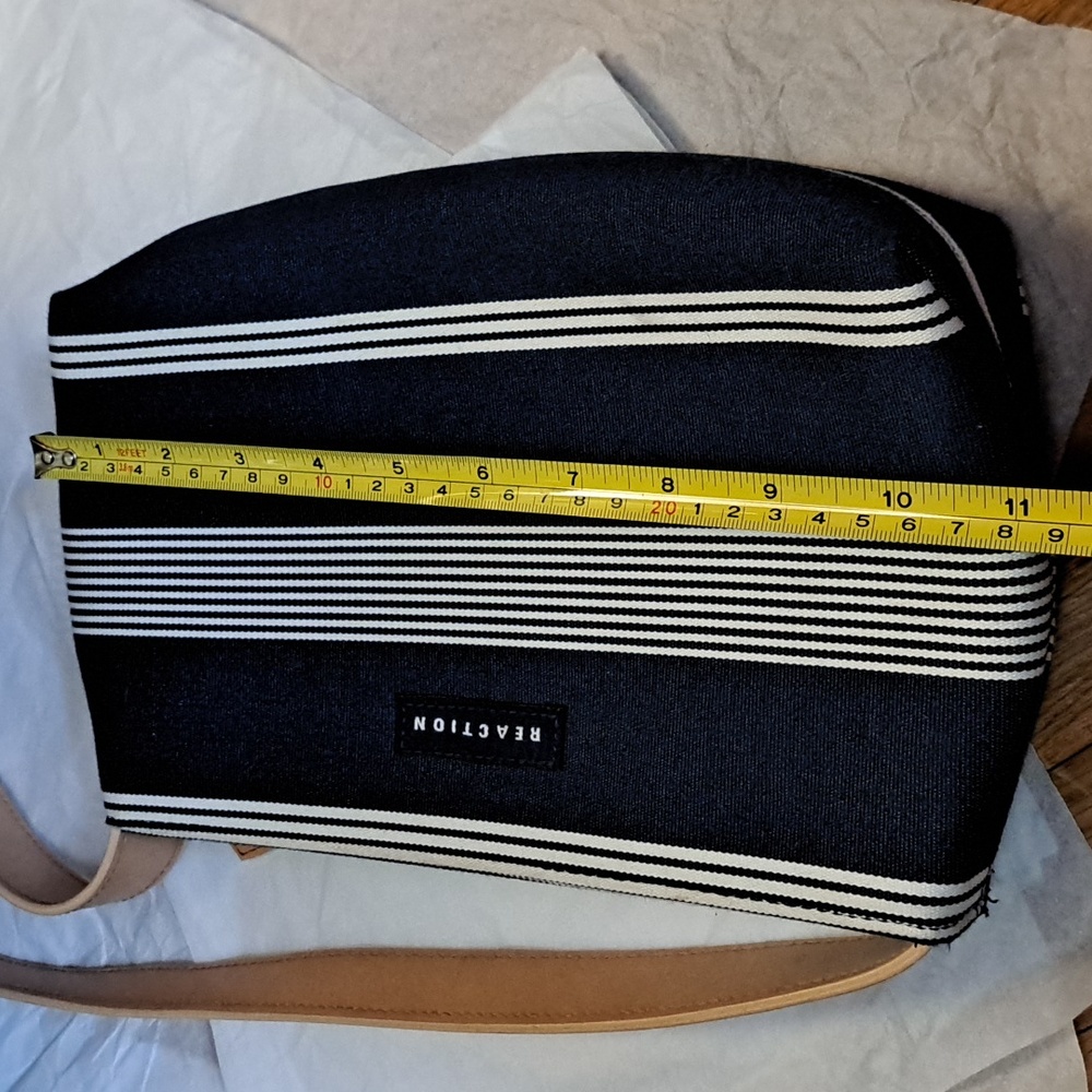 Kenneth Cole Reaction Navy and White Striped Crossbody Bag, Leather Strap. - Picture 11 of 12